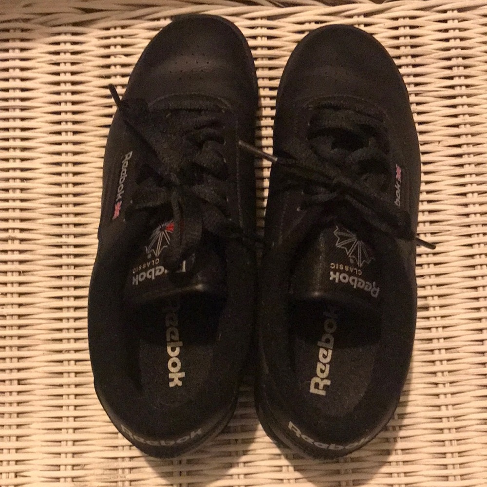 Used size 7 Reebok shoes